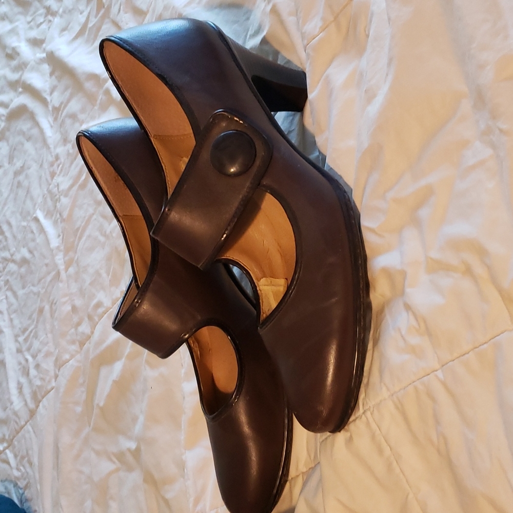 Brown Mary Jane heels size 12M